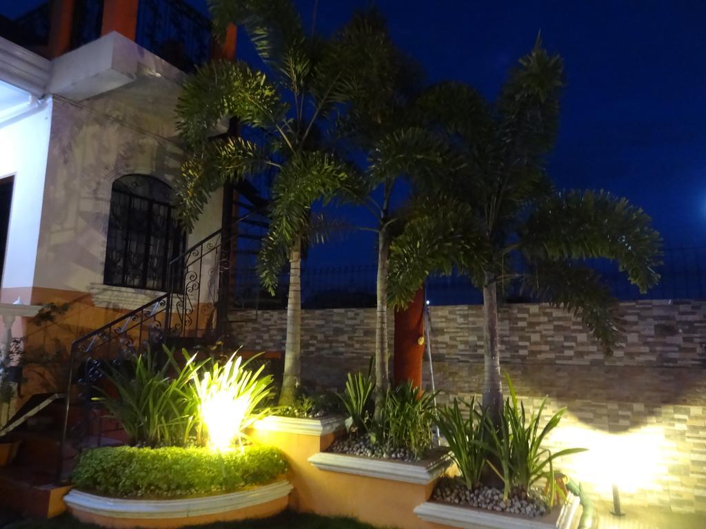 The Executive Villa Inn & Suites Davao Экстерьер фото
